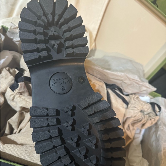 GUCCI LUG SOLE LOAFER (RED) - Picture 2 of 5